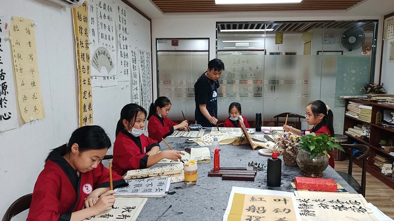 行业背景：学历提升需求旺盛，代理加盟市场潜力巨大