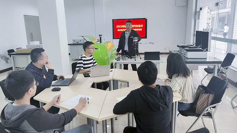 叉车安全操作规范书籍：保障叉车作业安全的必备指南